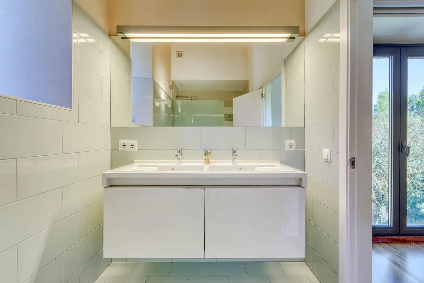 Baño de Finca rústica en venta en Boadella i les Escaules con Calefacción, Jardín privado y Terraza