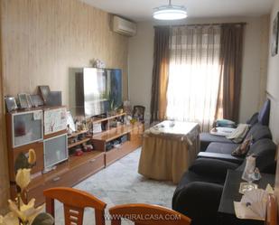 Living room of Single-family semi-detached for sale in Mairena del Alcor  with Air Conditioner, Terrace and Storage room