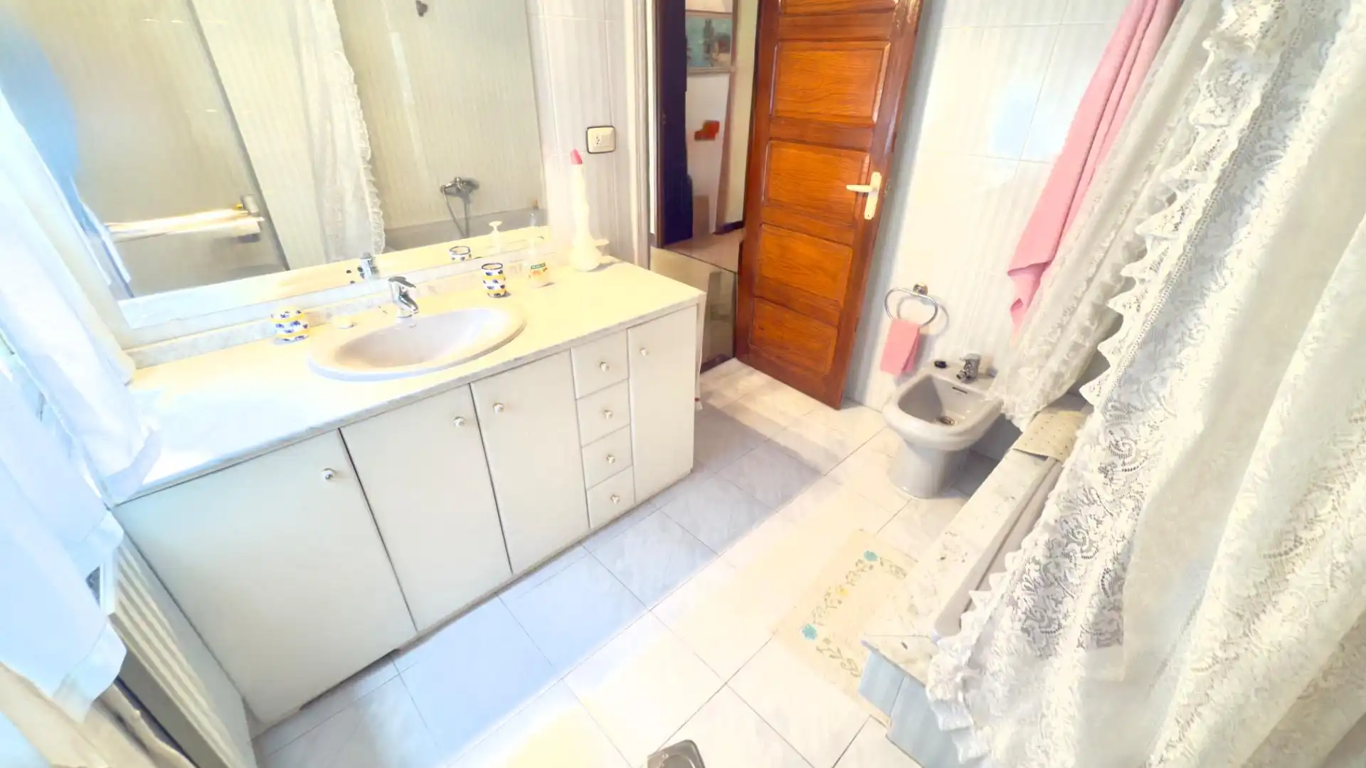 Bathroom of Houses for sale in Ourense Capital   with Private garden, Terrace and Furnished