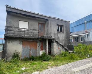 Vista exterior de Casa o xalet en venda en Curtis amb Terrassa i Traster