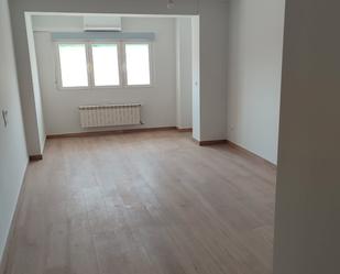 Bedroom of Flat to rent in  Zaragoza Capital  with Air Conditioner, Heating and Oven