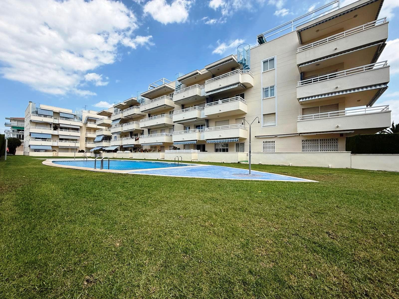 Vista exterior de Apartament en venda en Vandellòs i l'Hospitalet de l'Infant amb Aire condicionat, Terrassa i Moblat