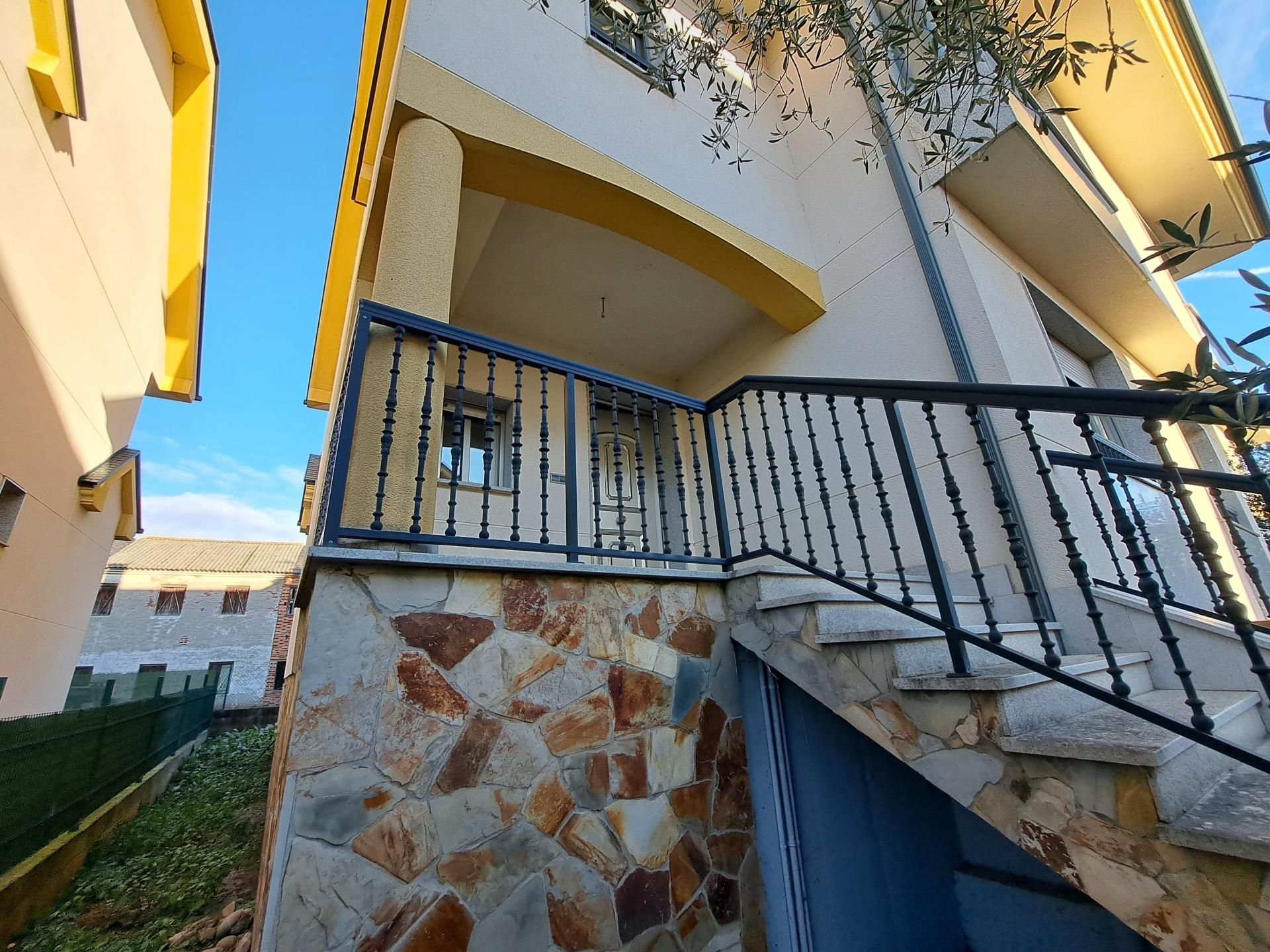 Single-family semi-detached for sale in Carracedelo