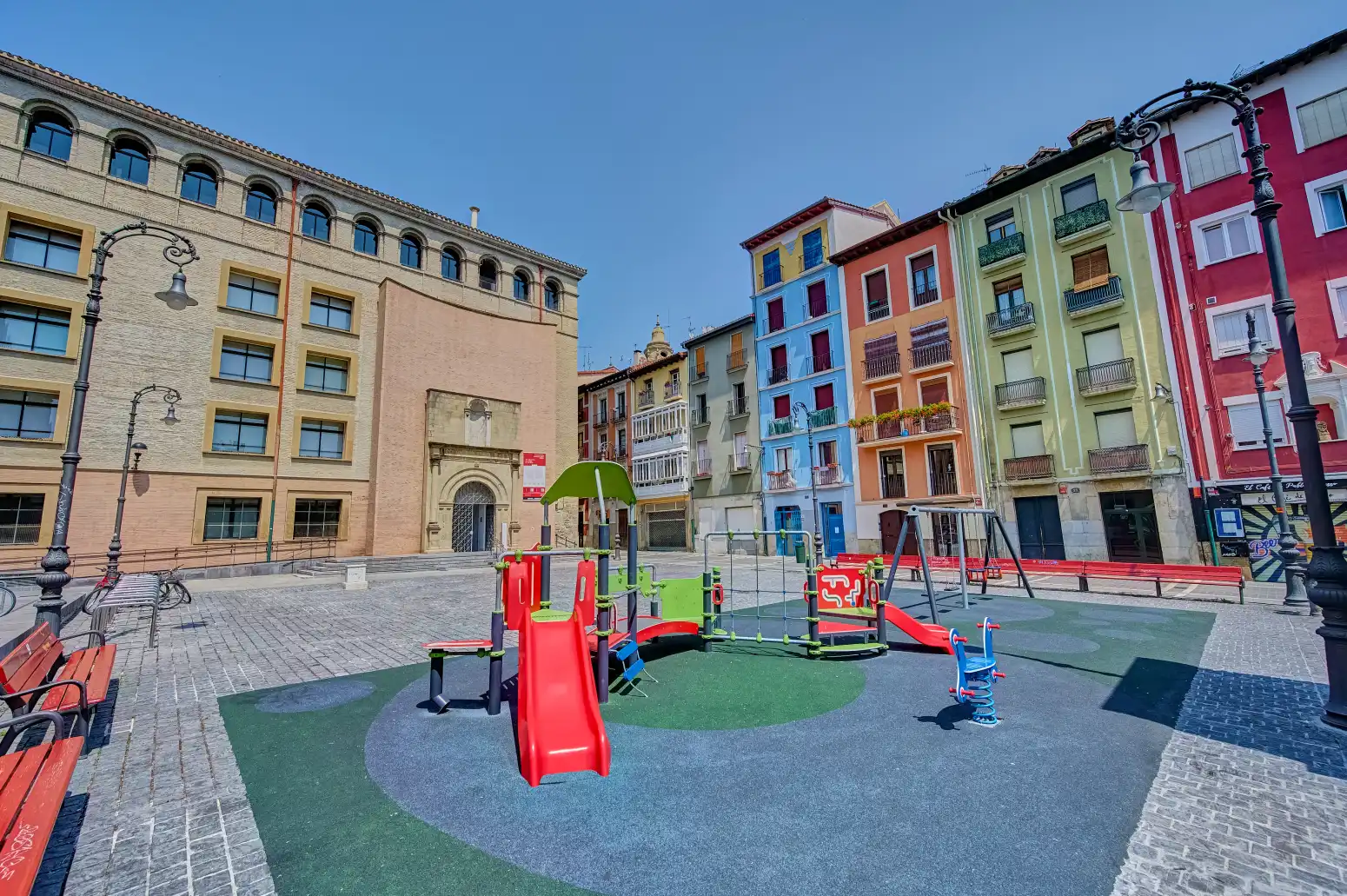 Vista exterior de Ático en venta en  Pamplona / Iruña con Calefacción, Parquet y Balcón