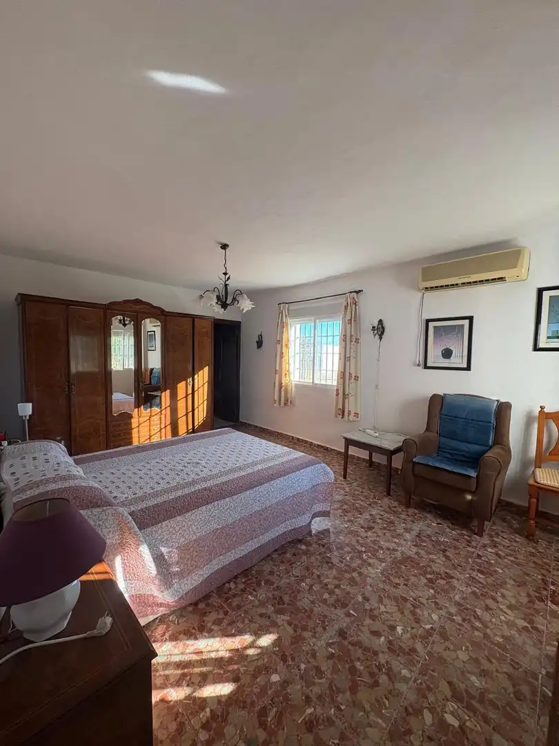 Dormitori de Casa o xalet en venda en Chiclana de la Frontera amb Aire condicionat, Jardí privat i Piscina