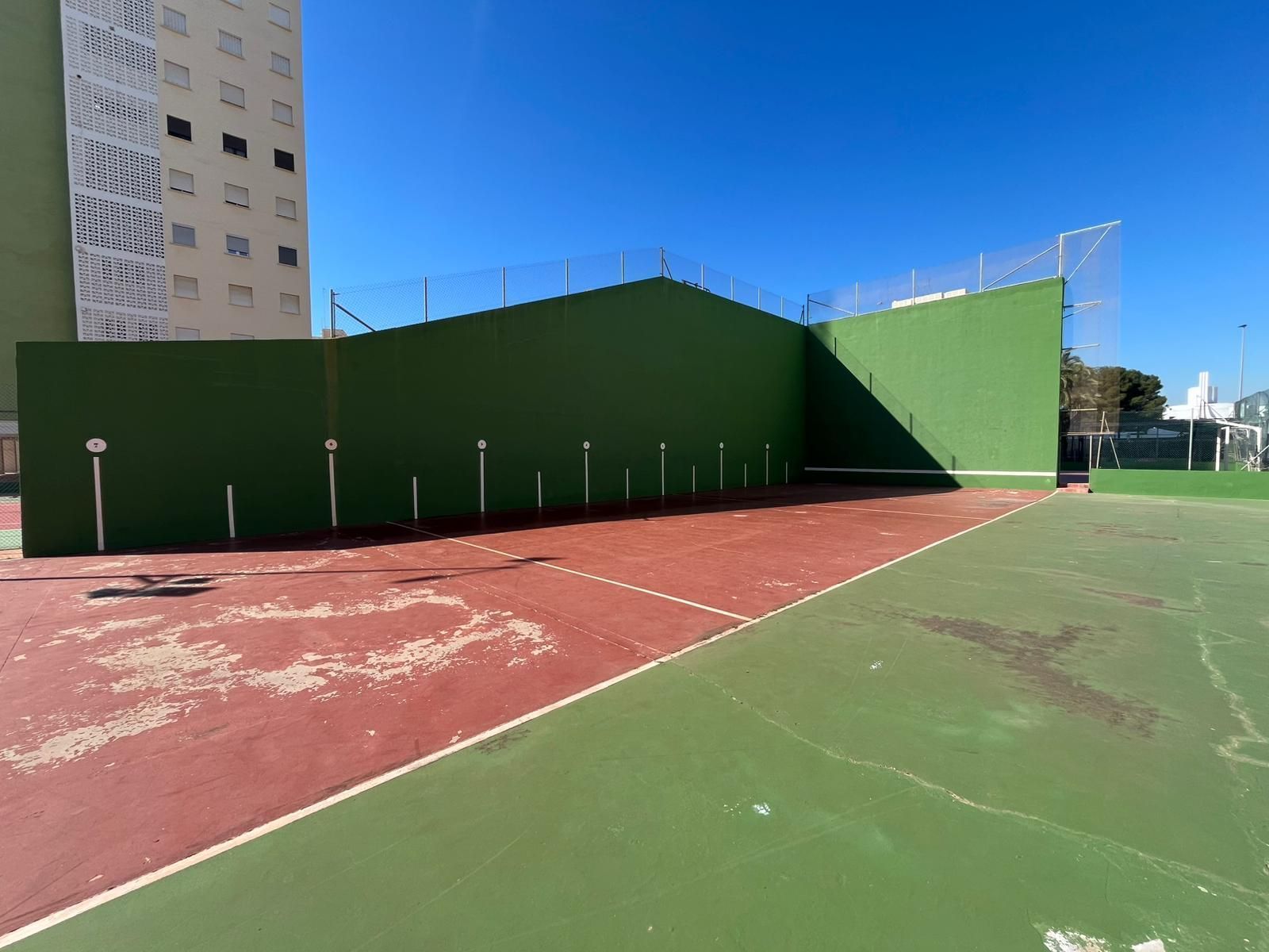 Vista exterior de Casa o chalet en venta en La Pobla de Farnals con Terraza, Amueblado y Piscina comunitaria