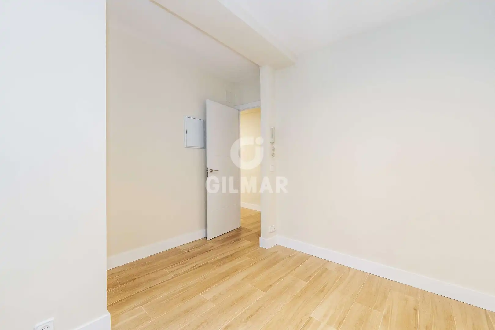 Habitación de Piso en venta en Madrid con Calefacción