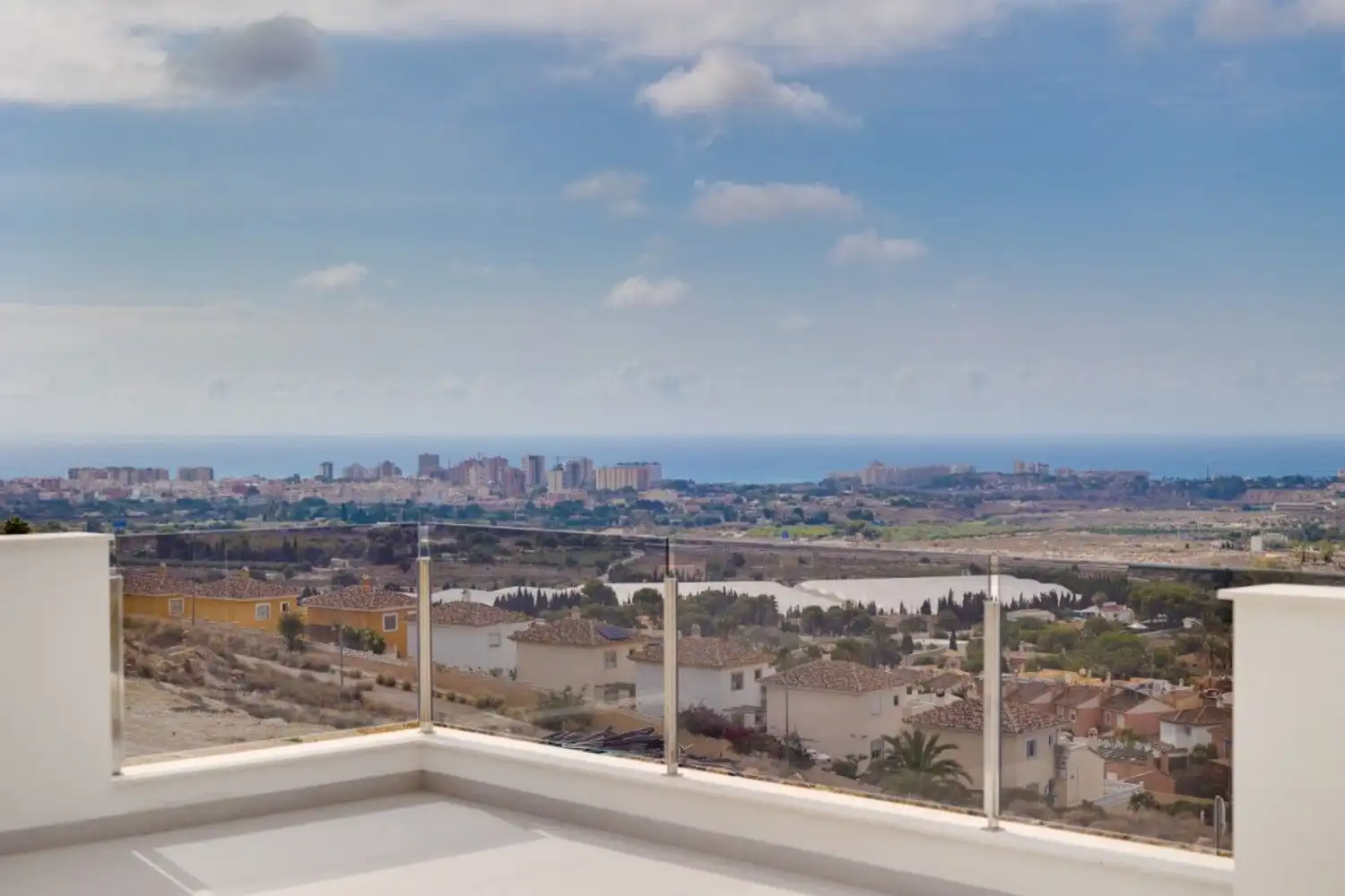Vista exterior de Casa o xalet en venda en Alicante / Alacant amb Aire condicionat, Terrassa i Piscina