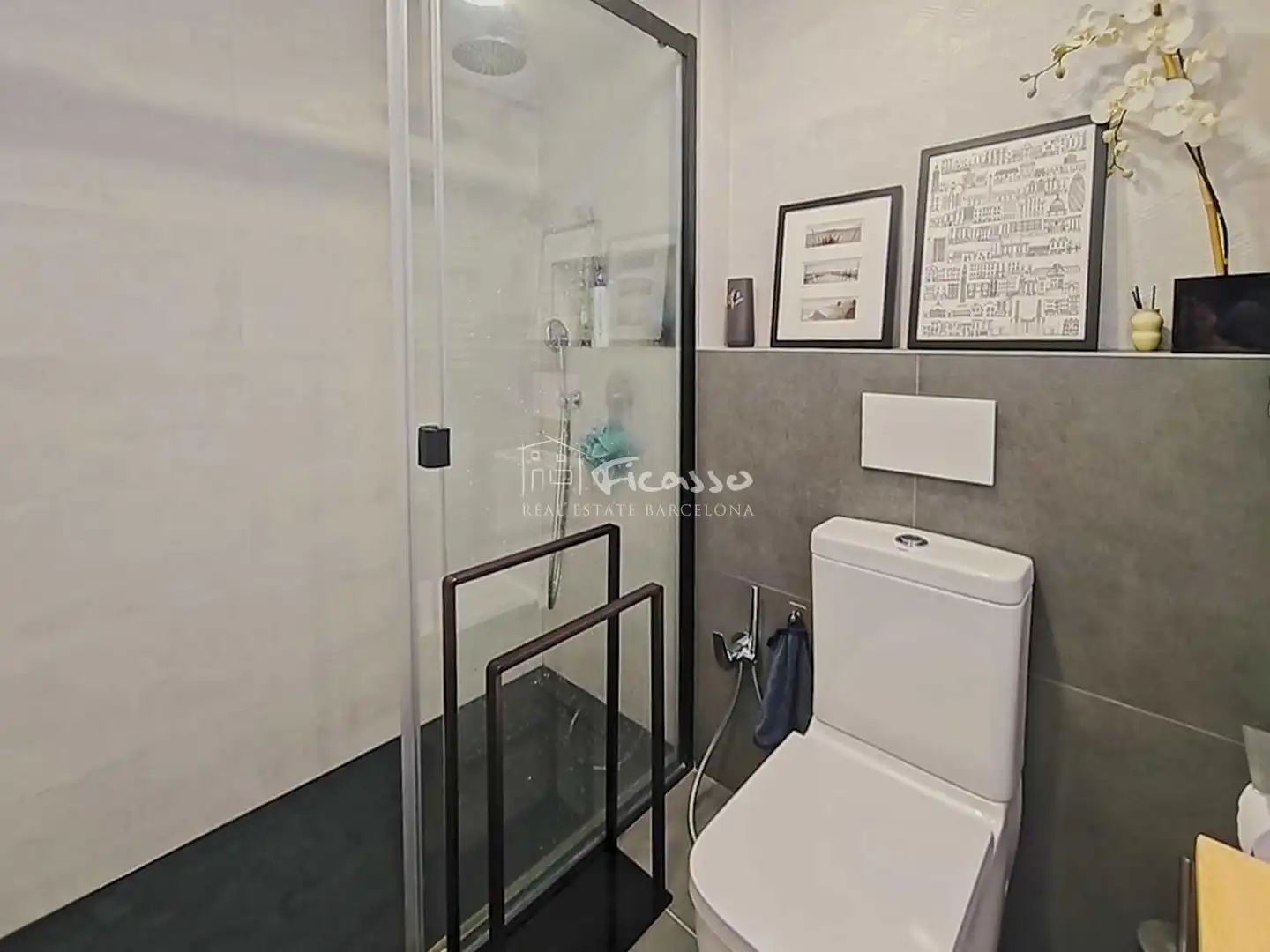 Bathroom of Flat for sale in Sant Martí