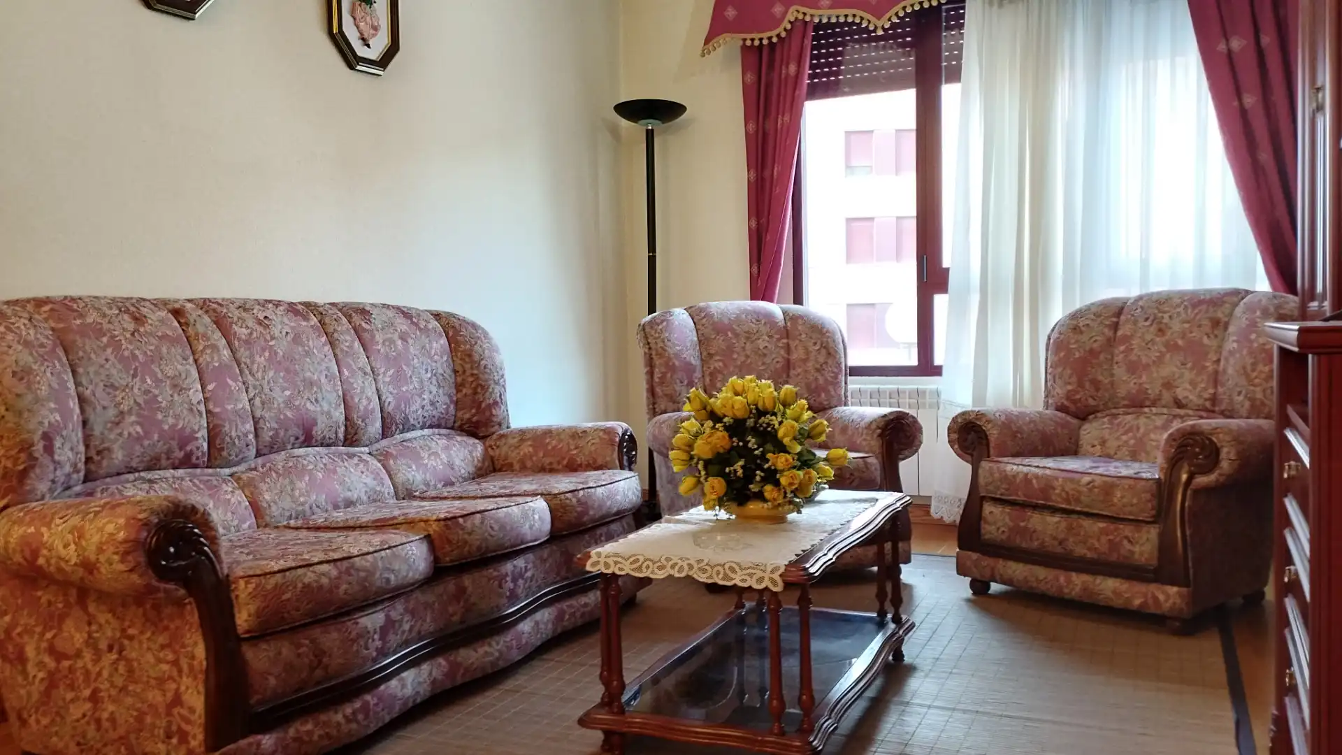 Living room of Flat for sale in Medina del Campo  with Heating, Parquet flooring and Storage room
