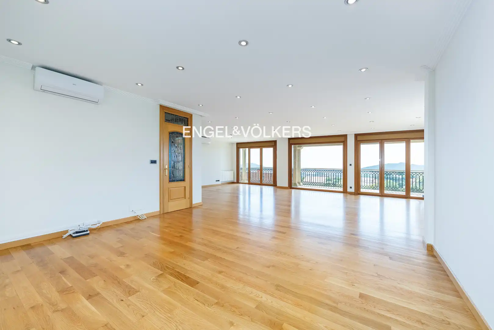 Comedor de Casa o chalet en venta en Nigrán con Calefacción, Jardín privado y Piscina