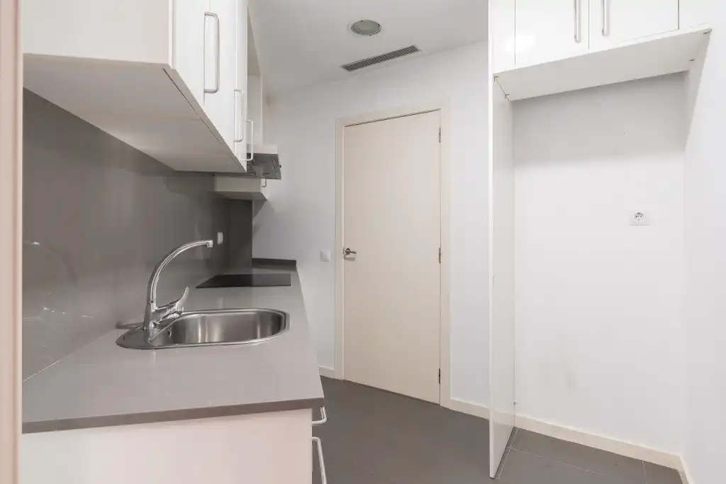 Cuina de Apartament en venda en Barcelona amb Aire condicionat, Parquet i Balcó