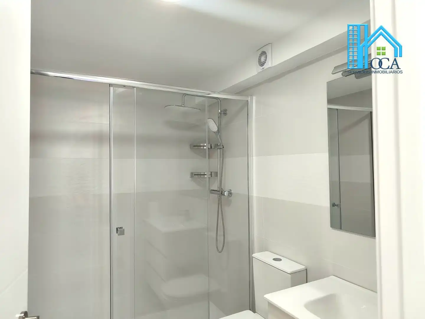 Baño de Piso en venta en Móstoles con Aire acondicionado, Jardín privado y Piscina comunitaria