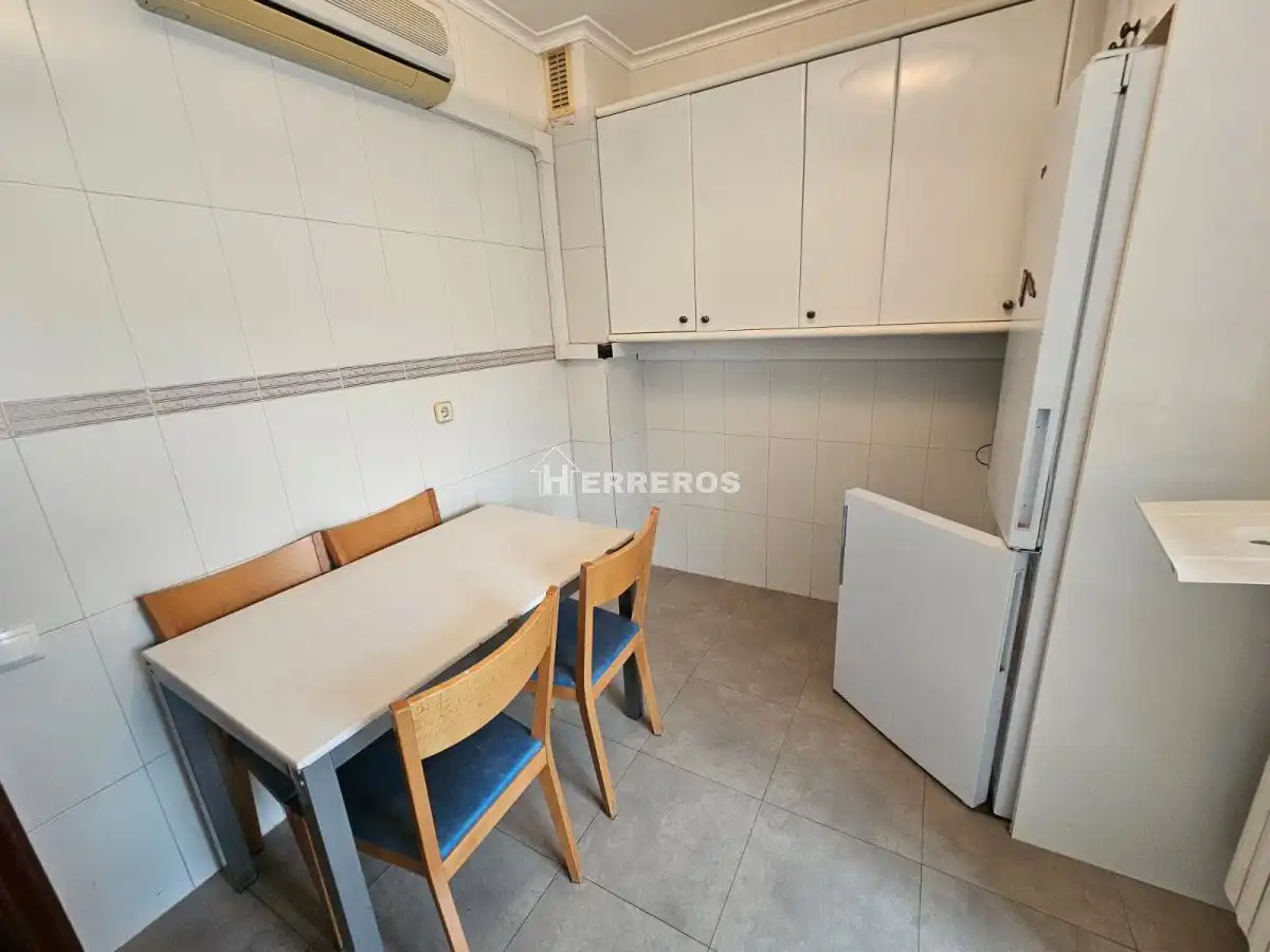 Cuina de Pis en venda en  Logroño amb Calefacció, Parquet i Terrassa