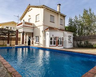 Vista exterior de Casa o xalet de lloguer en Sant Cugat del Vallès amb Calefacció, Jardí privat i Parquet