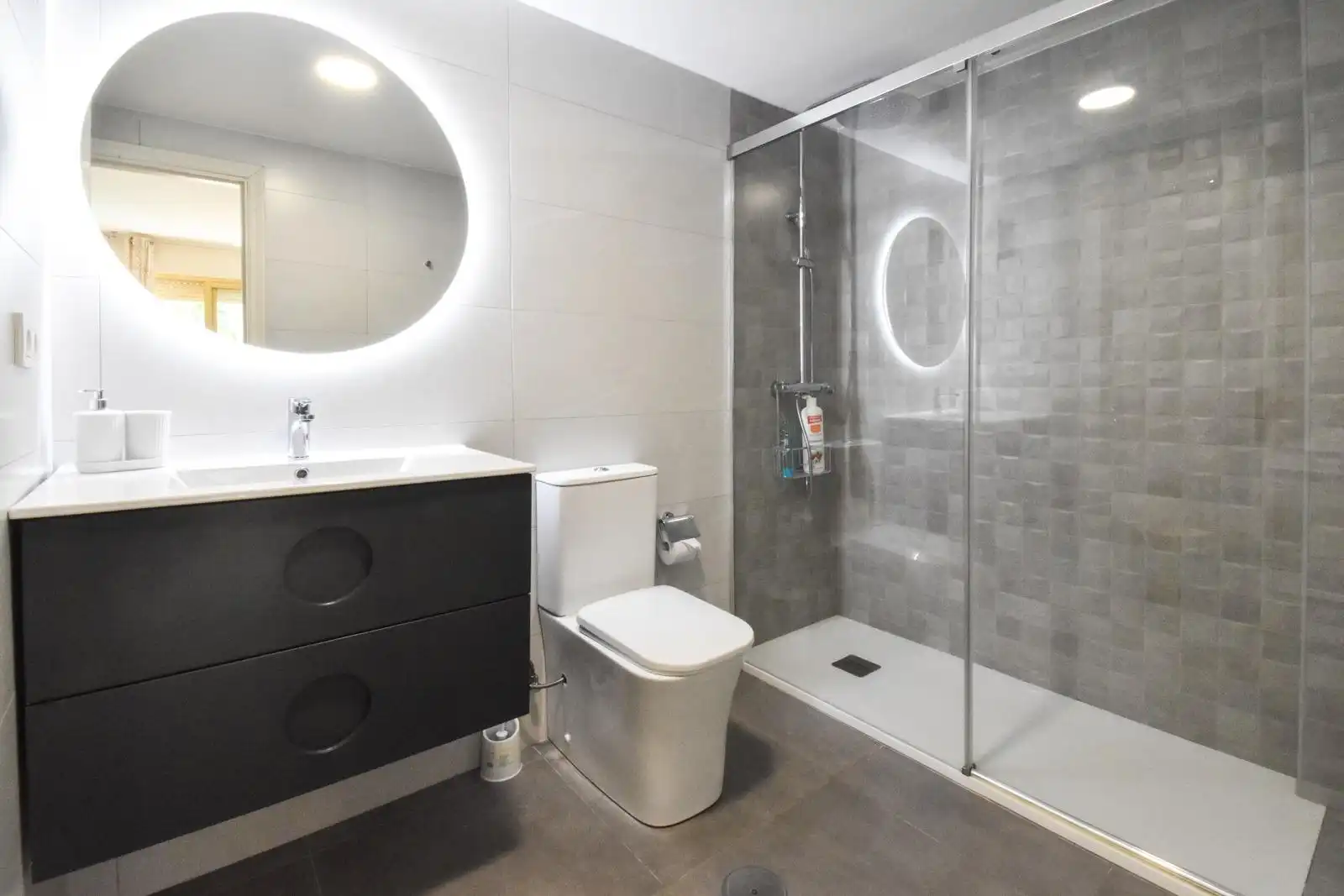 Bathroom of Apartments for rent in Fuengirola  with Air Conditioner, Heating and Private garden