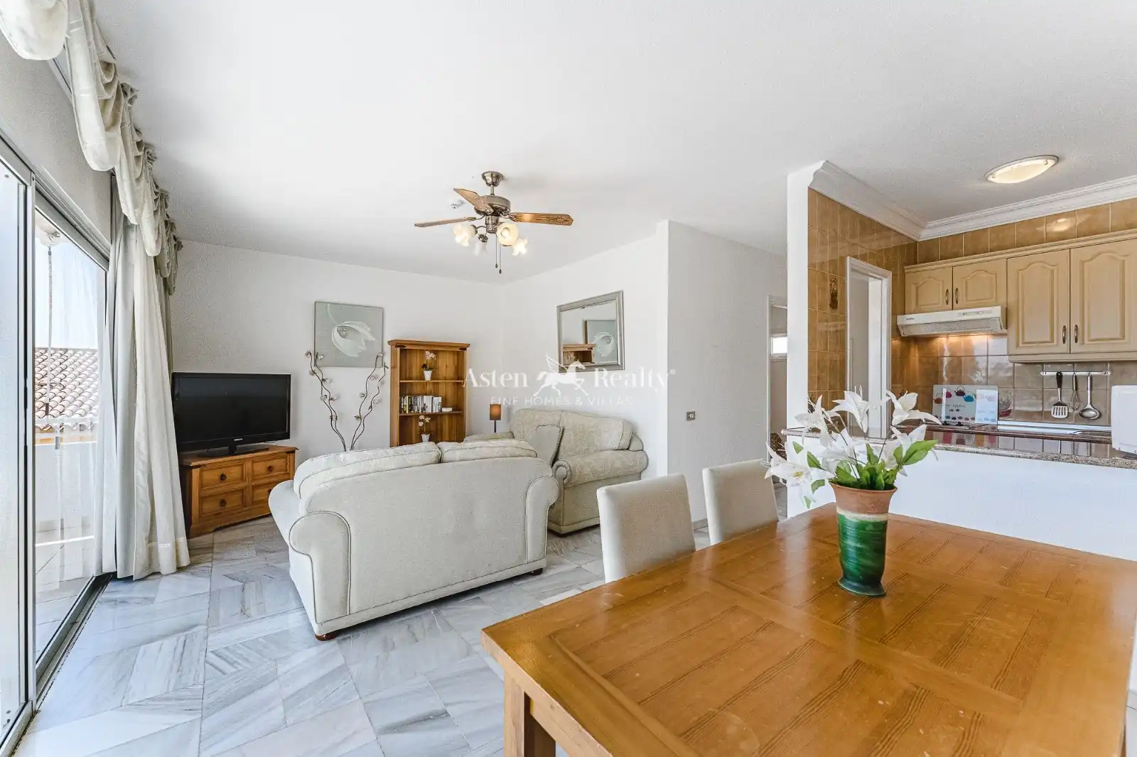 Wohnzimmer von Gebäude zum Verkauf in Adeje