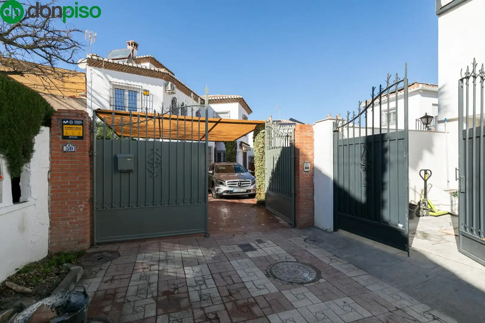 Exterior view of Houses for sale in Granada
