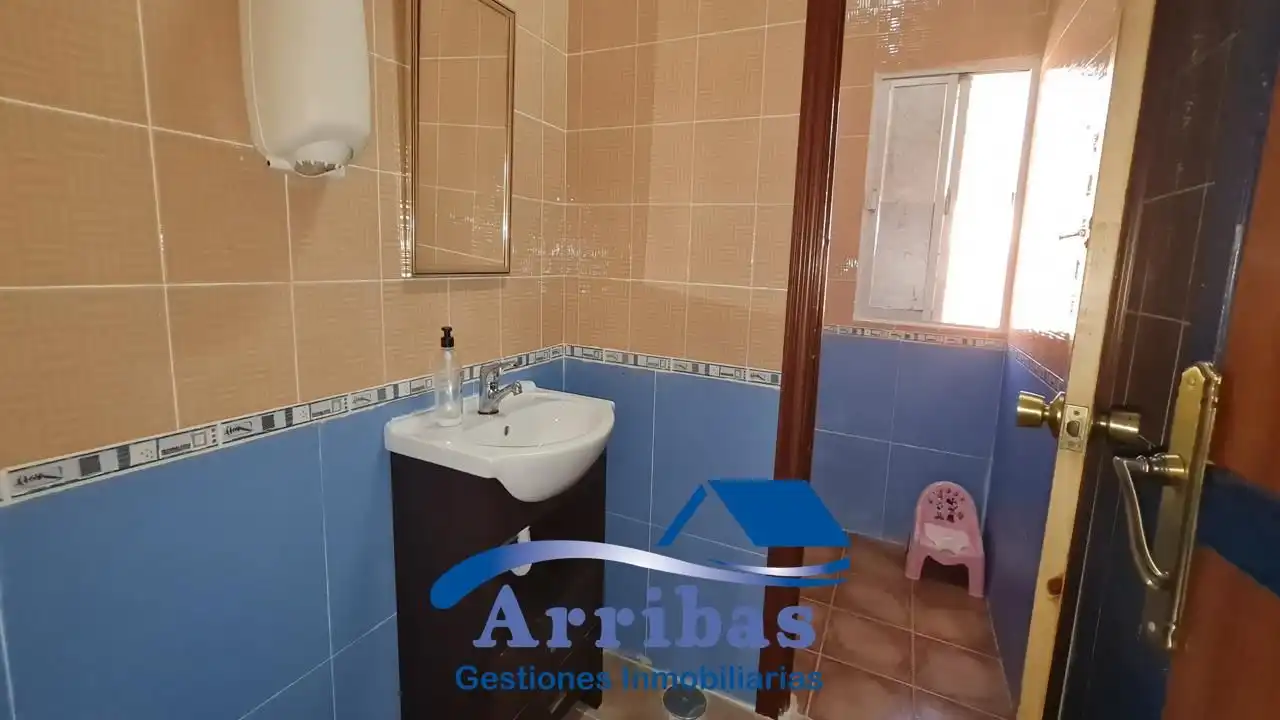 Baño de Local en venta en Escalona con Aire acondicionado y Calefacción