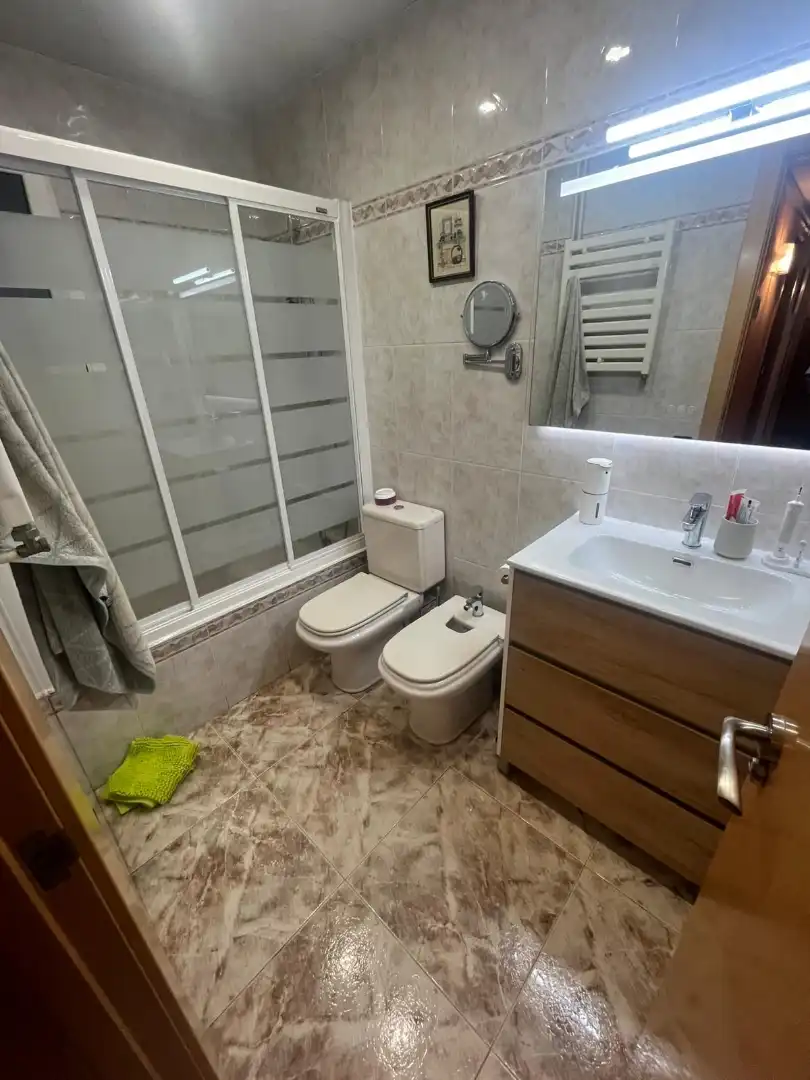 Badezimmer von Wohnung zum Verkauf in L'Hospitalet de Llobregat mit Klimaanlage, Heizung und Parkett