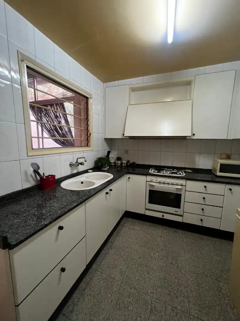 Cuina de Casa o xalet en venda en Terrassa amb Jardí privat, Terrassa i Traster
