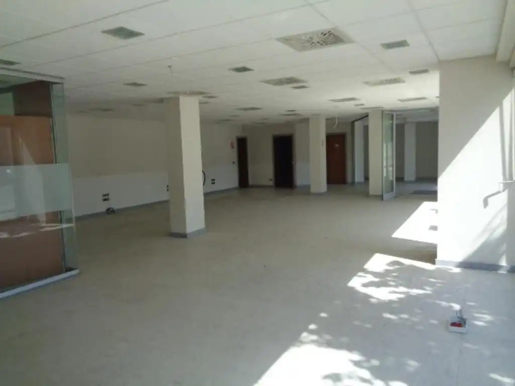 Local comercial en venda a Llevant, imagen 3