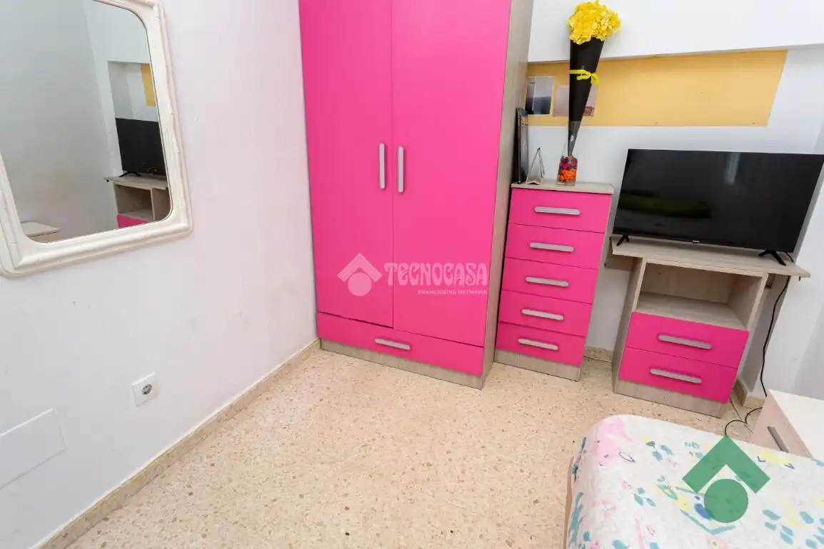Habitación de Casa adosada en venta en Algeciras con Calefacción y Amueblado