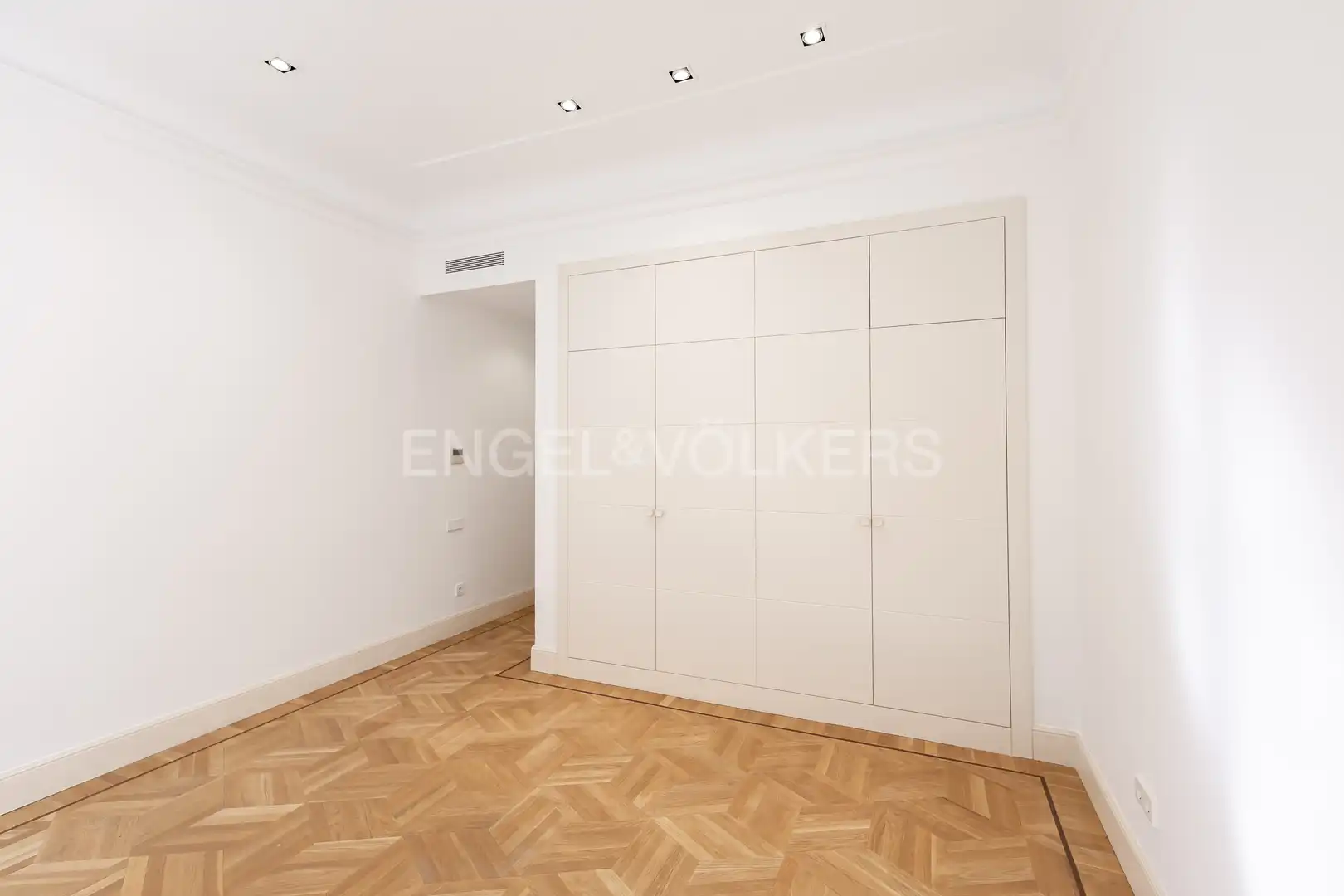 Schlafzimmer von Wohnung zur Miete in Madrid mit Klimaanlage und Heizung