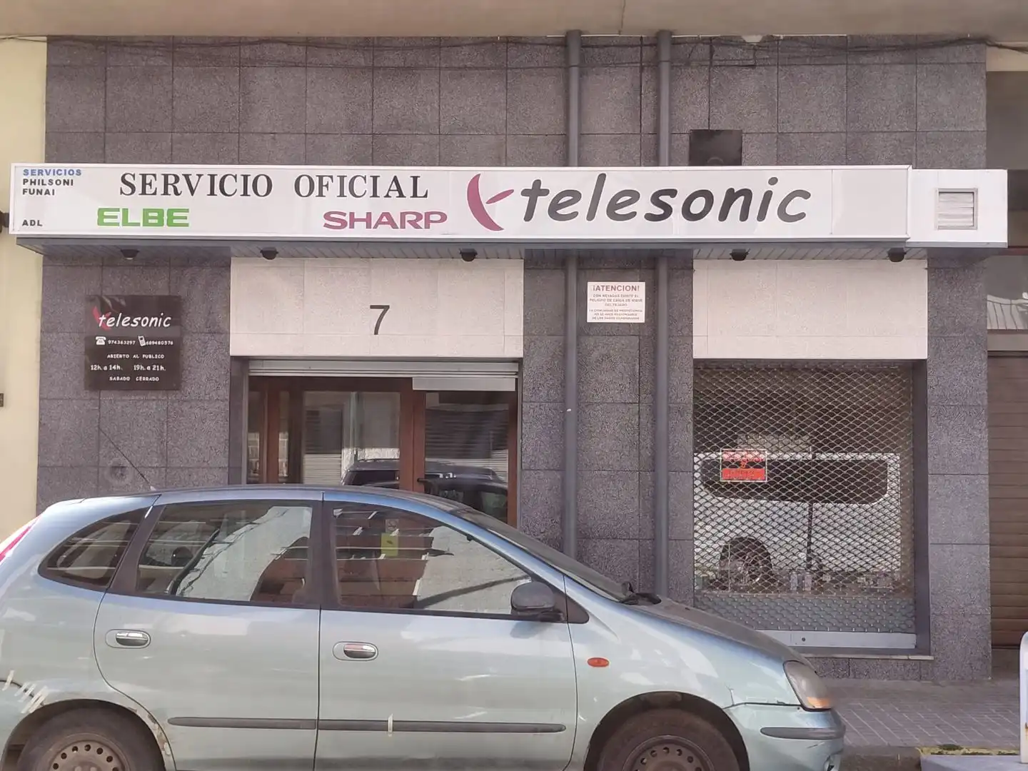 Locale commerciale in affitto a Avenida Juan XXIII 7