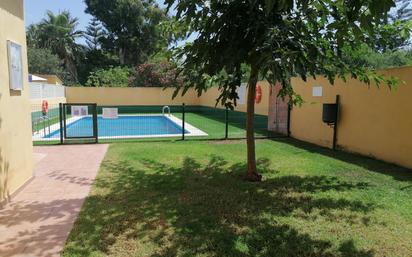 Piscina de Casa adosada en venda en Almazora / Almassora amb Aire condicionat, Terrassa i Moblat