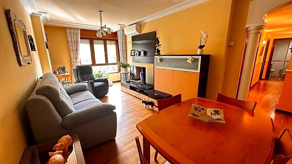 Sala d'estar de Apartament en venda en  Logroño amb Parquet, Traster i Moblat