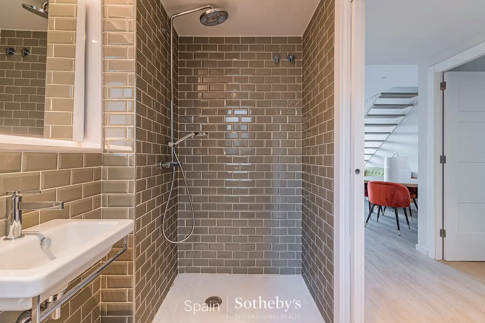 Badezimmer von Maisonette zum Verkauf in Barcelona mit Klimaanlage und Heizung