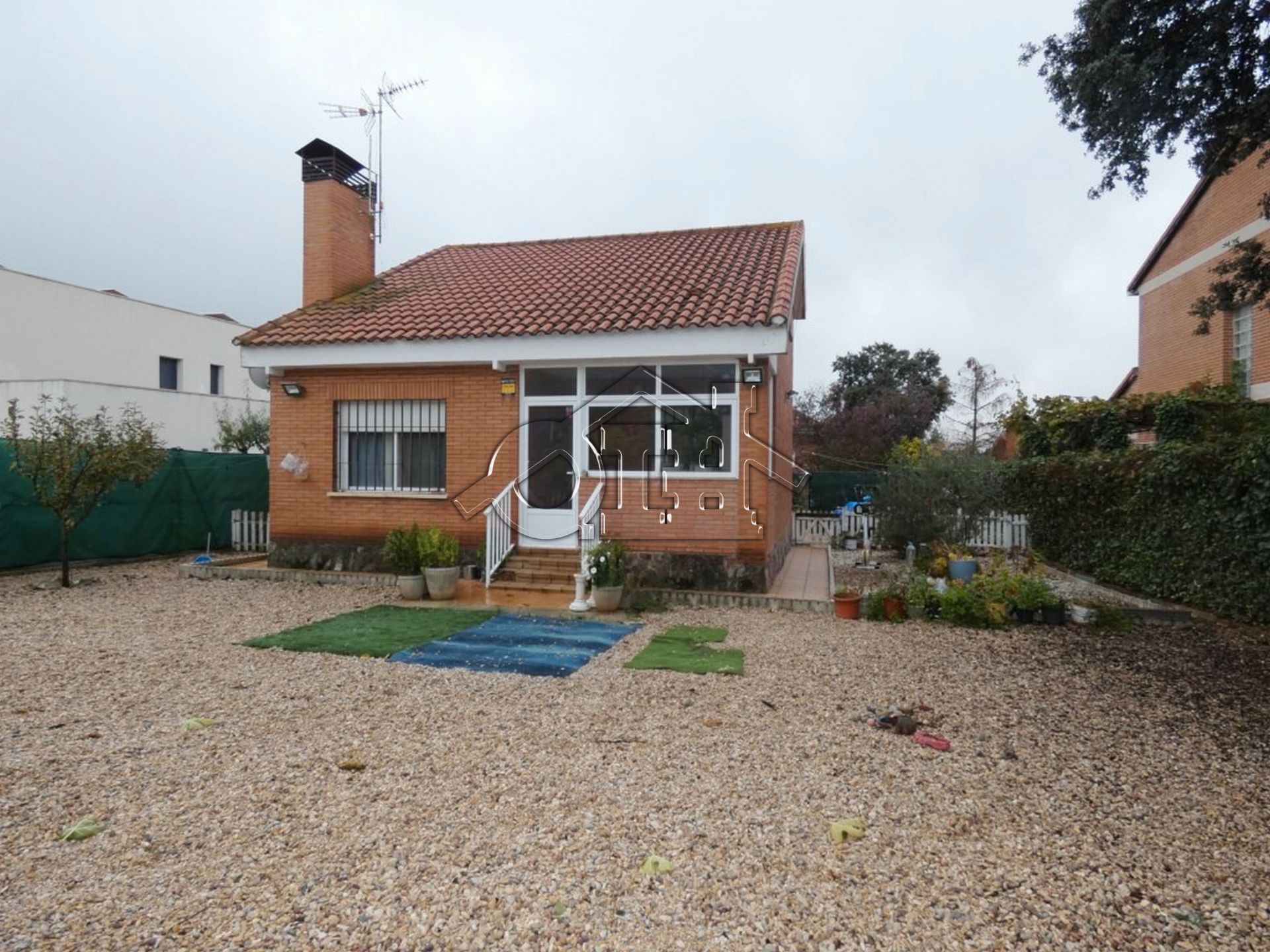 Vista exterior de Casa o chalet en venta en Pioz con Calefacción, Jardín privado y Piscina comunitaria