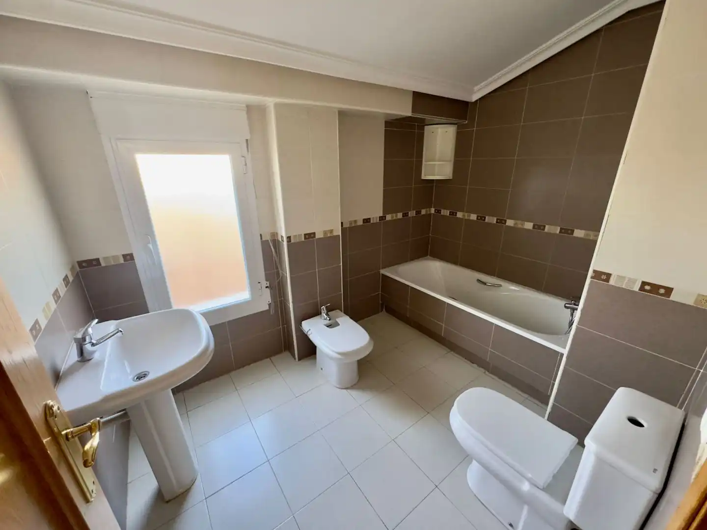 Baño de Ático en venta en Valdepeñas con Terraza y Balcón