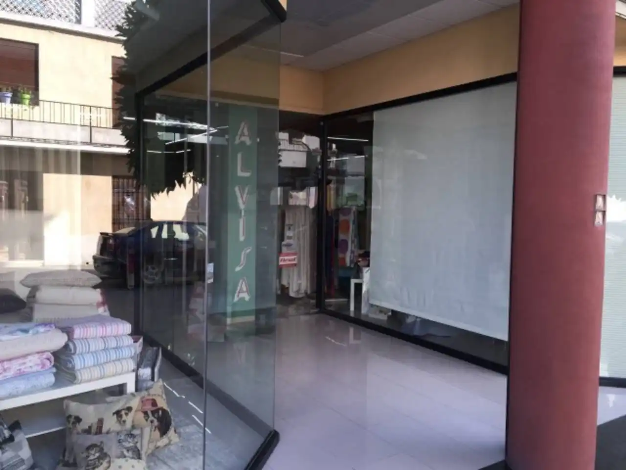 Local comercial en venda a Baena