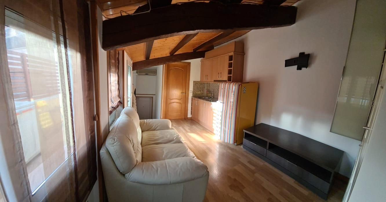 Sala d'estar de Apartament en venda en Sant Andreu de la Barca amb Aire condicionat, Moblat i Balcó