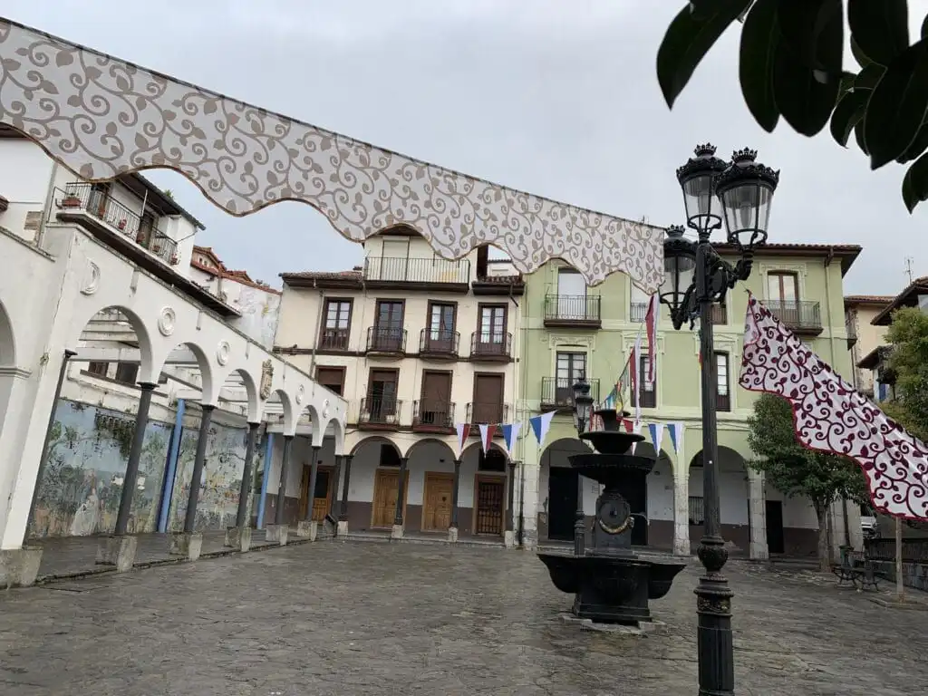 Vista exterior de Casa adosada en venda en Laredo amb Calefacció, Jardí privat i Terrassa