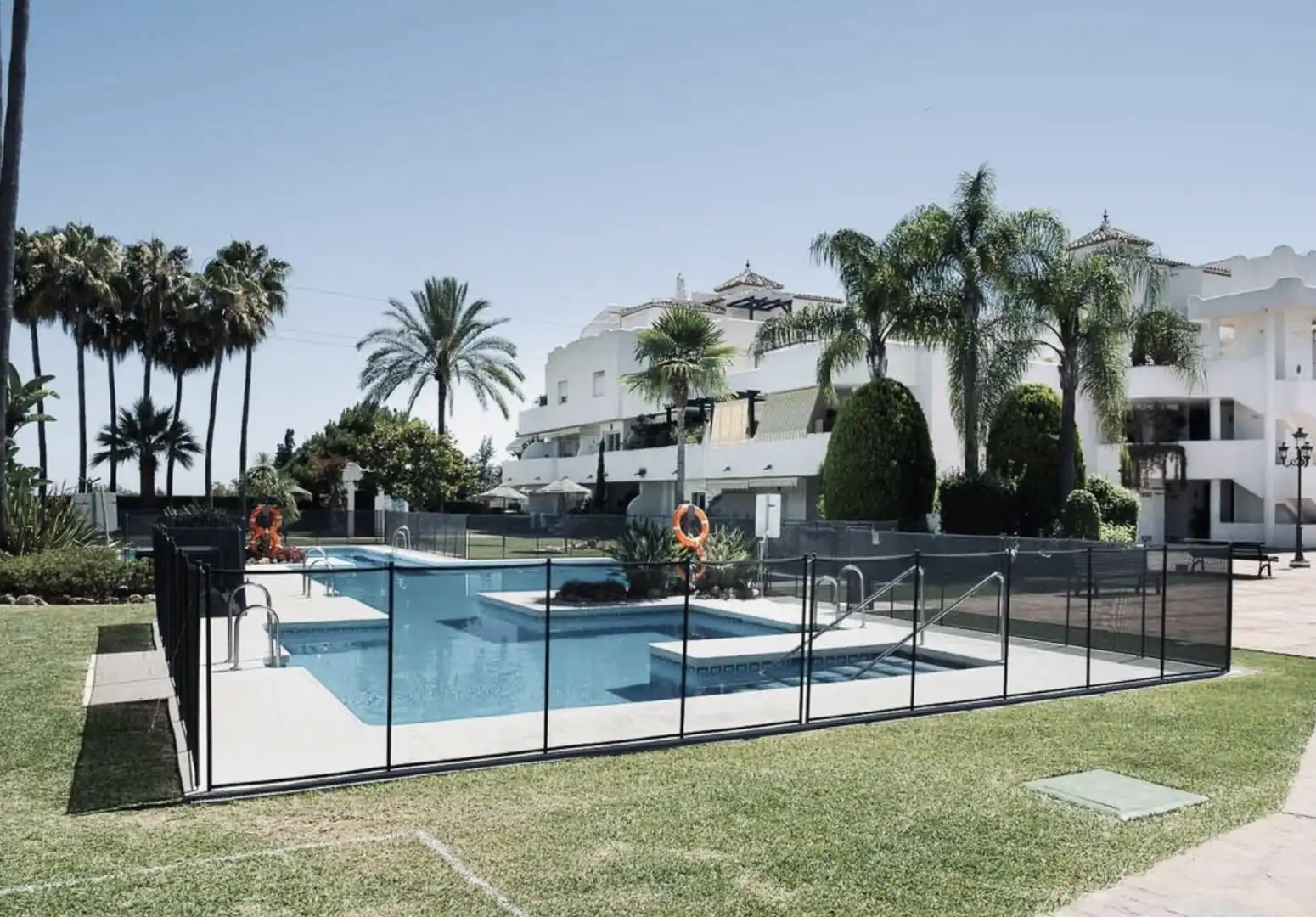 Piscina de Planta baixa en venda en Marbella amb Aire condicionat, Calefacció i Terrassa