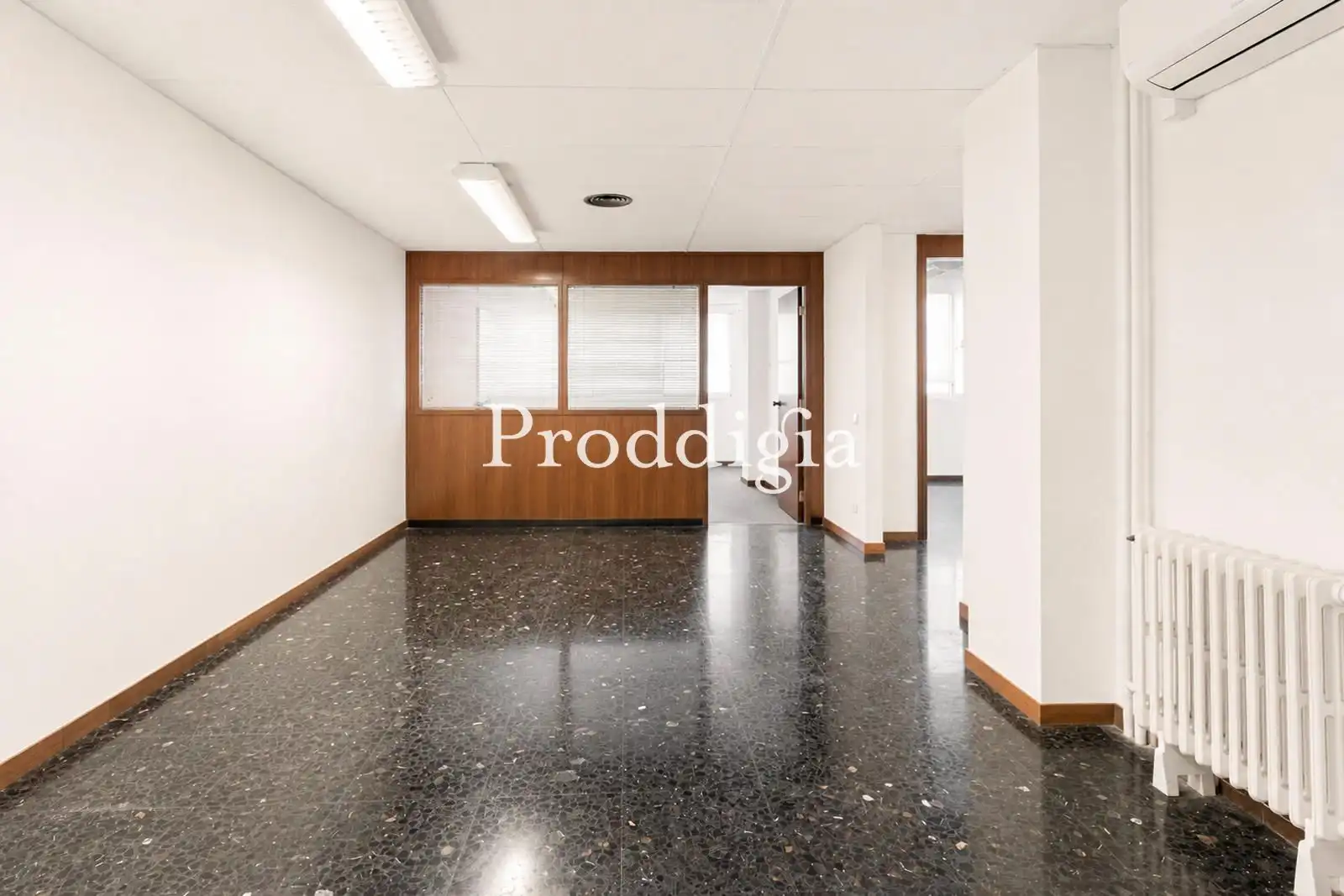Office for rent in Barcelona  with Air Conditioner and Internet