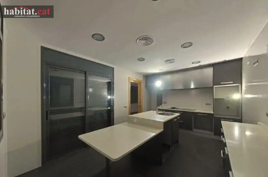 Cocina de Casa o chalet en venta en Vilanova i la Geltrú con Piscina y Balcón