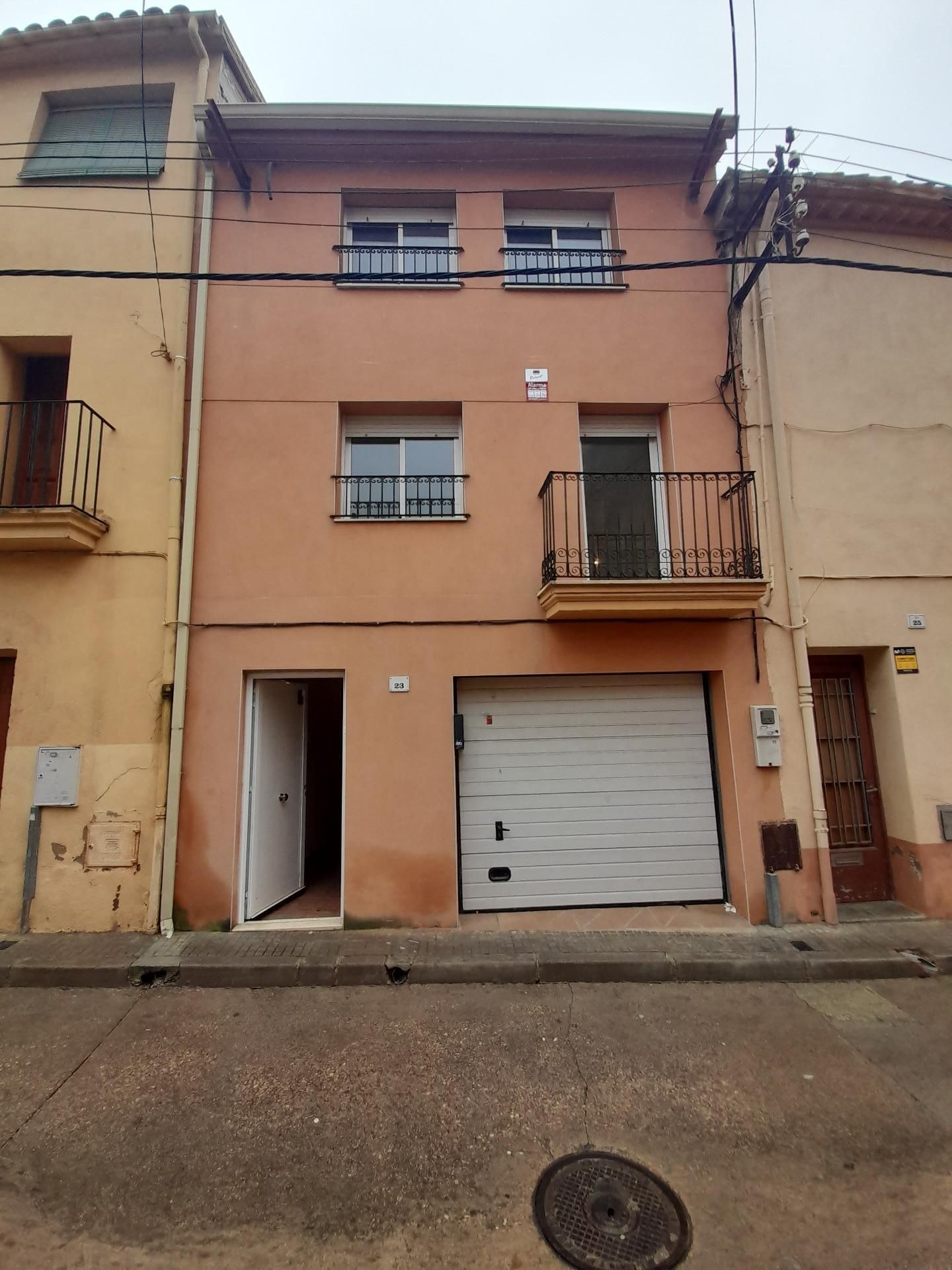Vista exterior de Casa adosada en venda en L'Arboç amb Aire condicionat, Calefacció i Terrassa