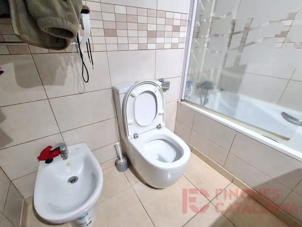 Bathroom of Flat for sale in Girona  with Furnished and Balcony