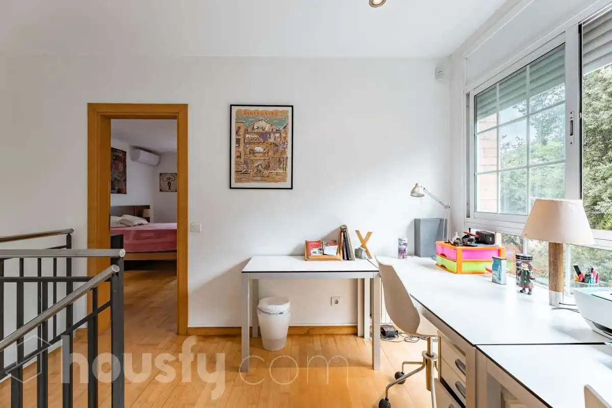 Dormitori de Casa o xalet en venda en Sant Cugat del Vallès amb Aire condicionat, Calefacció i Jardí privat