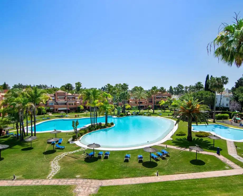 Pis amb piscina en venda a San Pedro de Alcántara, imagen 2