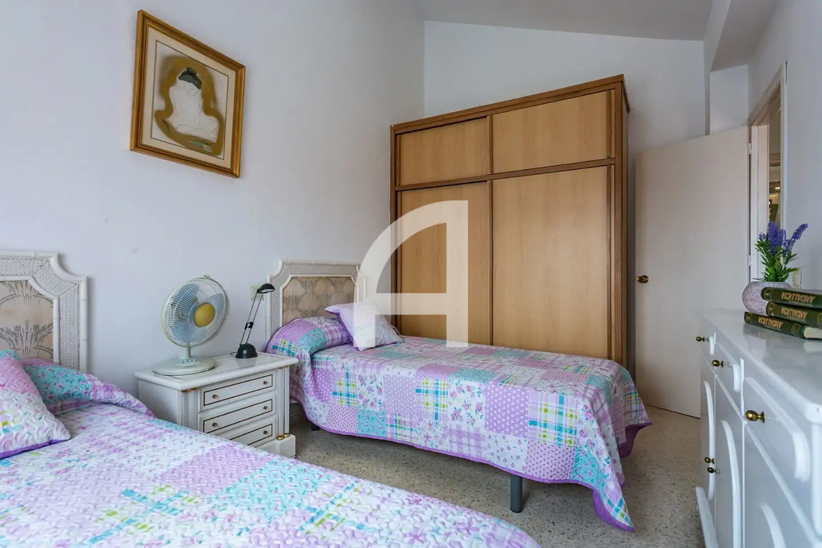 Schlafzimmer von Einfamilien-Reihenhaus zum Verkauf in Estepona mit Heizung, Terrasse und Schwimmbad