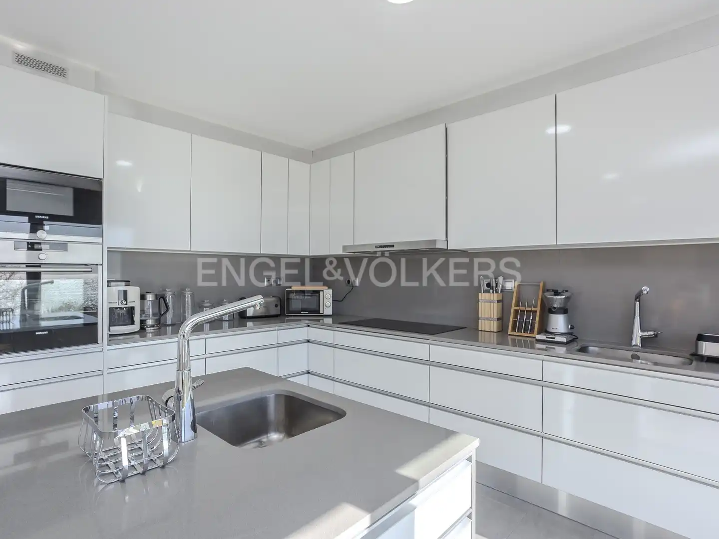 Kitchen of Houses for rent in Vilanova i la Geltrú  with Air Conditioner, Heating and Private garden