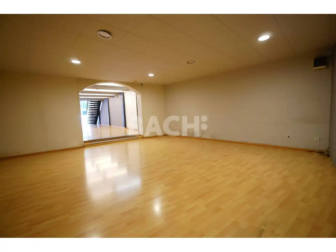 Commercial properties for rent in Vic