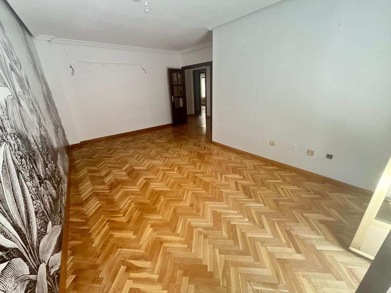 Living room of Flat for sale in Salamanca Capital  with Heating and Parquet flooring