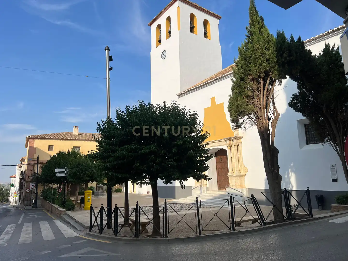 Vista exterior de Casa o xalet en venda en Caniles amb Jardí privat, Traster i TV
