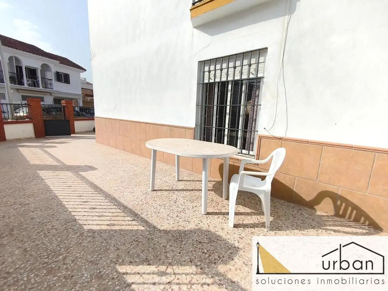 Terrassa de Casa adosada en venda en Chipiona amb Terrassa